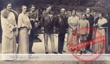 Carol al II-lea împreună cu familia regală